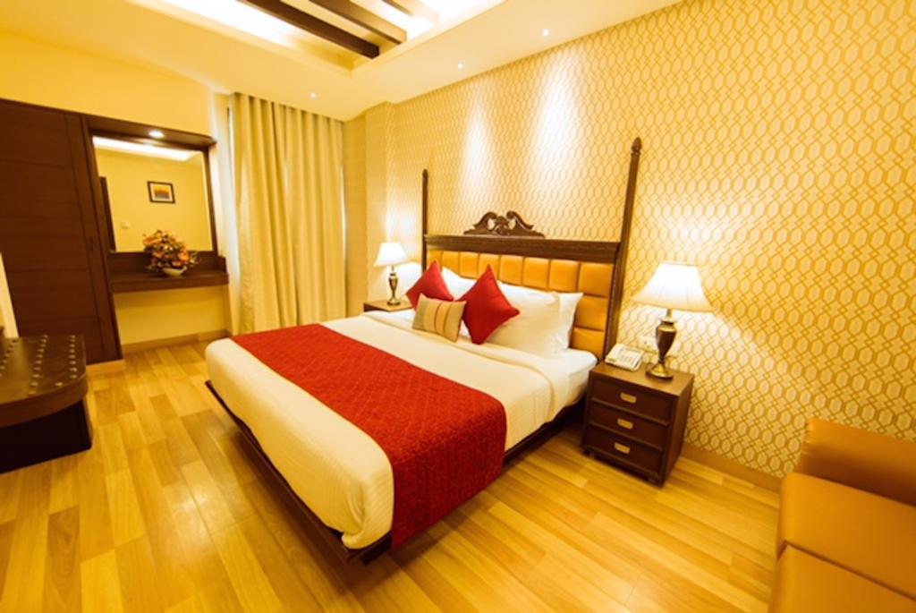 Hotel Clark International Delhi  Exterior foto