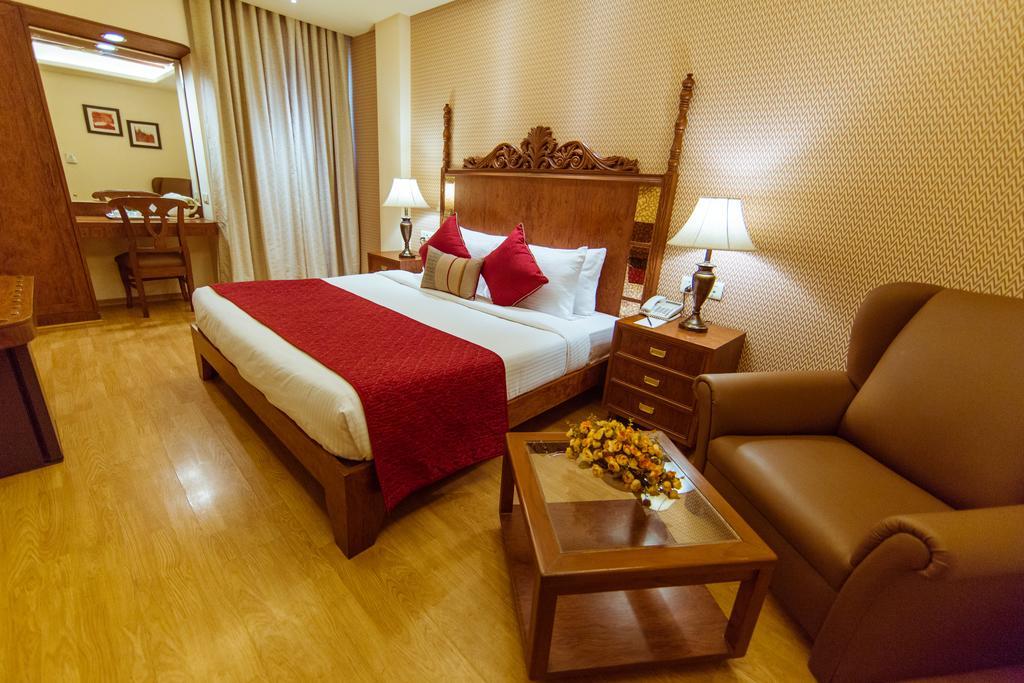 Hotel Clark International Delhi  Exterior foto